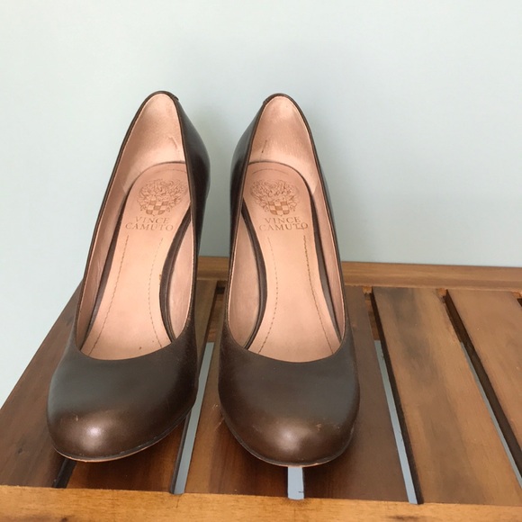 Brown Vince Camuto leather pumps - Picture 1 of 6